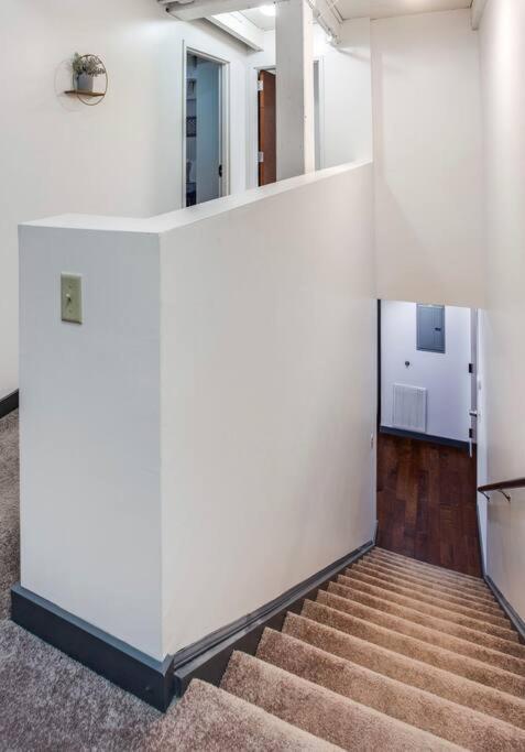 Centric Modern Loft W/ King Beds & Smart Gametable Rochester Exterior foto