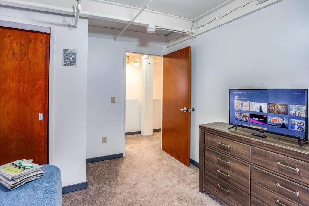 Centric Modern Loft W/ King Beds & Smart Gametable Rochester Exterior foto