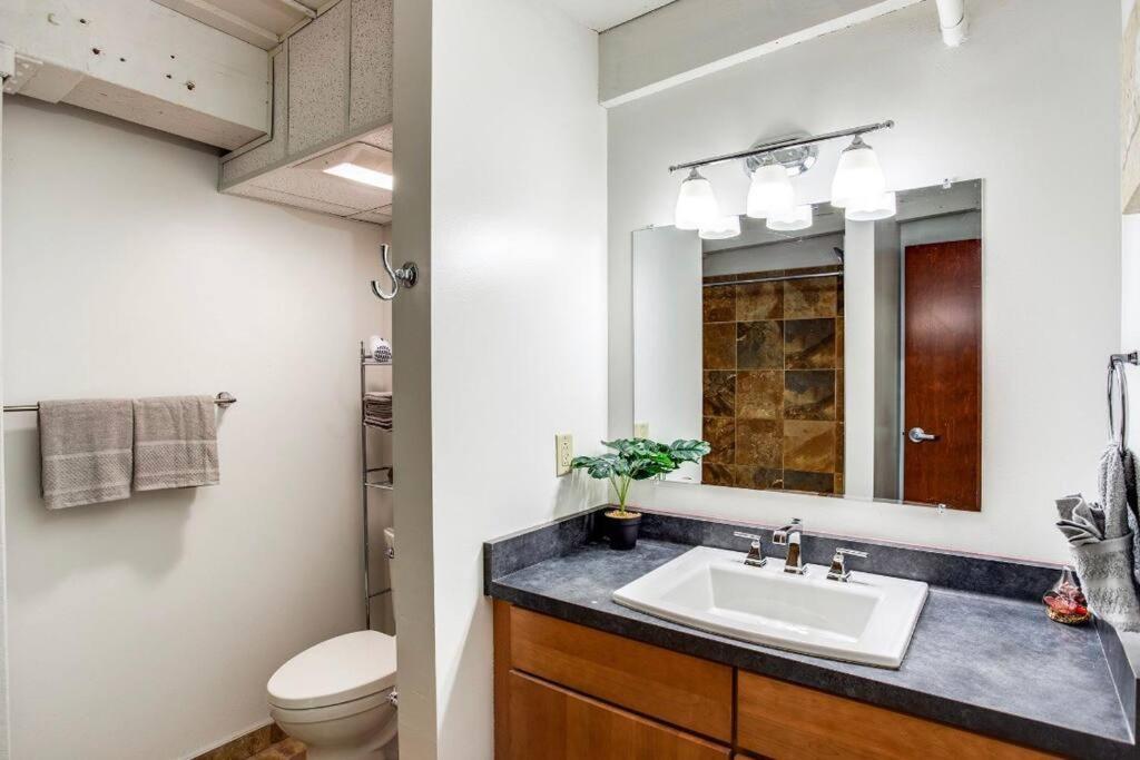 Centric Modern Loft W/ King Beds & Smart Gametable Rochester Exterior foto