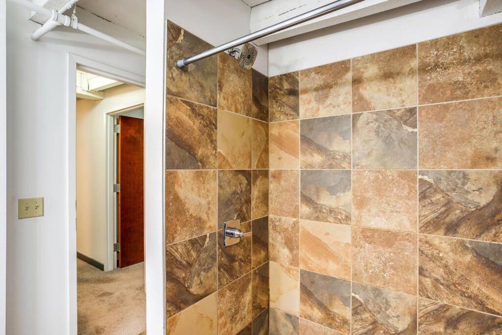 Centric Modern Loft W/ King Beds & Smart Gametable Rochester Exterior foto